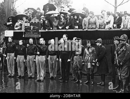 "Oswald Mosley (Mitte) und eine Delegation seiner "British Union of Fascists" (BUF) zu Besuch in Rom." Stockfoto