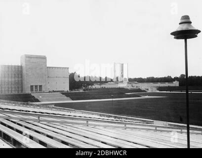 Blick auf die Vorbereitungen für den NSDAP-Kongress in der Luitpoldarena, links die Luitpoldhalle, rechts das Rostrum. Stockfoto