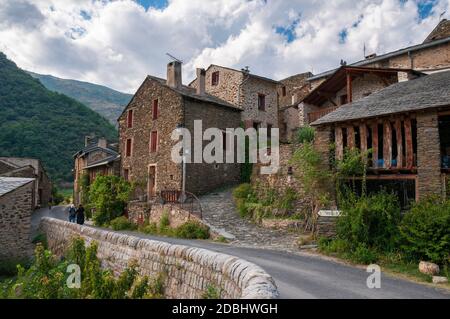 Malerisches Dorf Evol mit seinen Steinhäusern, als eines der schönsten Dörfer Frankreichs aufgeführt, Pyrenees-Orientales (66), Okzitanien, Frankreich Stockfoto