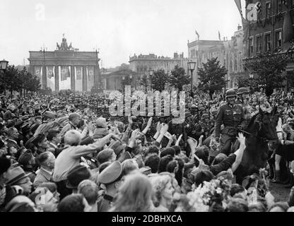 Siegesparade der Wehrmacht in Berlin nach dem Ende der Feindseligkeiten in Frankreich. Stockfoto