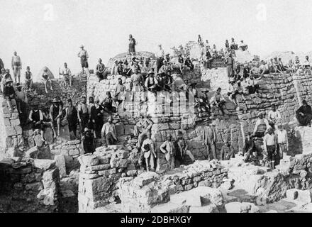 Ausgrabungen von Heinrich Schliemann in den Siedlungen VI und VII in Troja in der heutigen Türkei. Stockfoto