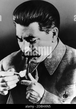 Ioseb Besarionis dz? Djugashvili, nahm den Namen Stalin, Diktator der Sowjetunion von 1927 bis 1954. Fotos von Stalin, die zur Veröffentlichung bestimmt waren, wurden sorgfältig ausgewählt und sollten den Personenkult um ihn herum unterstützen. Stockfoto