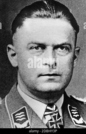 Leutnant Gerhard Etzold, Kradschuetzen-Btl. 8, mit dem Ritterkreuz 1940. Das Datum ist das Vergabedatum. Stockfoto