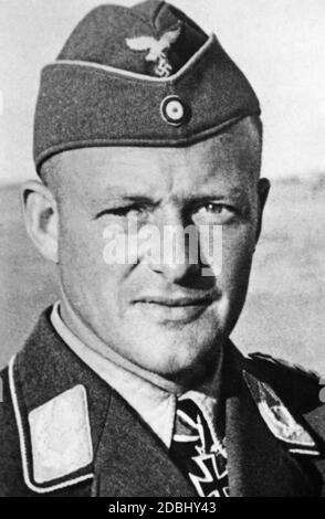 Major Ulrich Diesing, Zerstoerer-Geschw. 1, mit dem Ritterkreuz 1942. Das Datum ist das Datum der Vergabe. Stockfoto