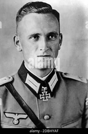 Leutnant Gerhard Etzold, Kradschuetzen-Btl. 8, mit dem Ritterkreuz, 1940. Das Datum ist das Vergabedatum. Stockfoto