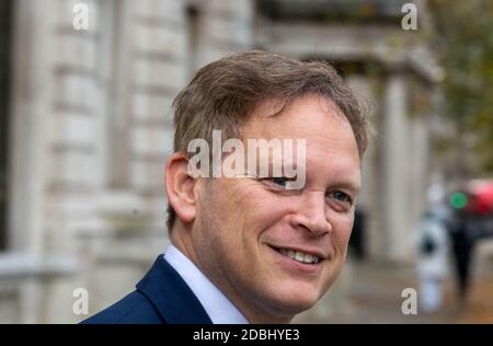 London, Großbritannien. November 2020. Grant Shapps Staatssekretär für Verkehr seit 2019 verlässt das Kabinettsbüro in Whitehall. Shapps hat auch die Kabinettsverantwortung für das Northern Powerhouse. Seit den Parlamentswahlen 2005 ist er Mitglied der Konservativen Partei und Abgeordneter für Welwyn Hatfield. Kredit: Ian Davidson/Alamy Live Nachrichten Stockfoto