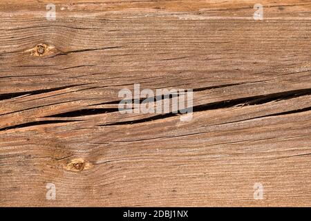 Alte Holzoberfläche mit der Zeit abgenutzt und von der zerstört Bedingungen in der Natur Stockfoto