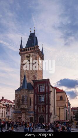 TSCHECHISCHE REPUBLIK, PRAG - SEPTEMBER 2019: Altes Rathaus auf dem Marktplatz im Zentrum von Prag, Tschechische republik. Stockfoto