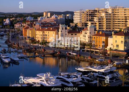 Vilamoura Marina bei Nacht, Algarve, Portugal, Europa Stockfoto