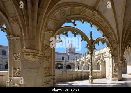 Manuelinische Ornamentik im Kreuzgang, Kloster der Hieronymiten (Mosteiro dos Jeronimos), UNESCO-Weltkulturerbe, Belem, Lissabon, Portugal Stockfoto