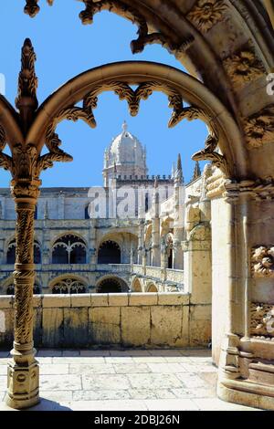 Manuelinische Ornamentik im Kreuzgang, Kloster der Hieronymiten (Mosteiro dos Jeronimos), UNESCO-Weltkulturerbe, Belem, Lissabon, Portugal Stockfoto