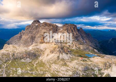 Locatelli Hütte, Laghi dei Piani, Torre Toblin, Tre Scarperi, Rocca Novale, Punta Lavina Lunga, Dolomiten, Südtirol, Italien, Europa Stockfoto