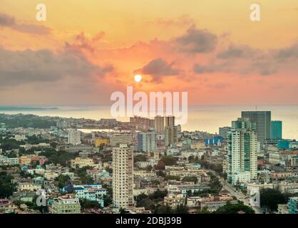 Vedado bei Sonnenuntergang, erhöhter Blick, Havanna, Provinz La Habana, Kuba, Westindien, Mittelamerika Stockfoto