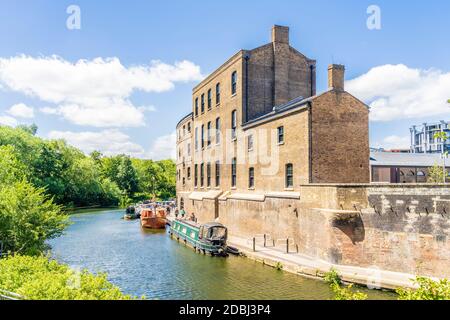 Coal Drops Yard and Regents Canal in King Cross, London, England, Vereinigtes Königreich, Europa Stockfoto