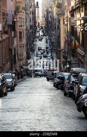 ROM, ITALIEN - 11. JUNI 2015: Via delle Quattro Fontane am späten Nachmittag. Rom, Italien Stockfoto