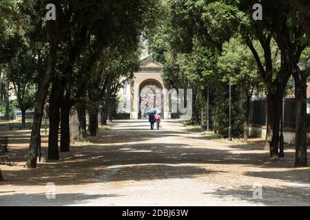 Fußgänger, Route von den Gärten der Villa Borghese Park. Rom, Italien Stockfoto