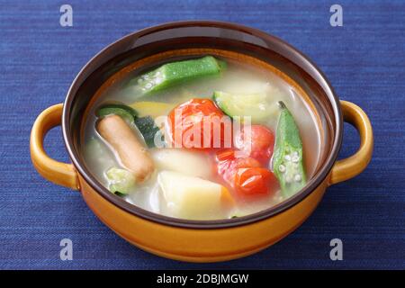 Suppe aus Wurst und Gemüse, Pot-au-feu (japanisch) Stockfoto