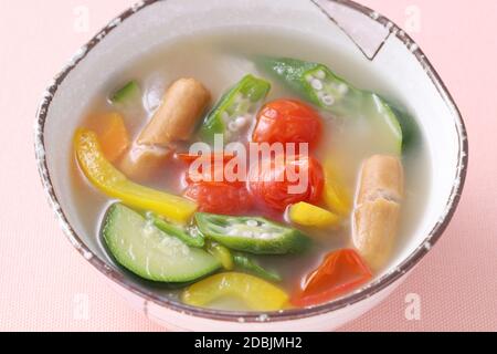 Suppe aus Wurst und Gemüse, Pot-au-feu (japanisch) Stockfoto