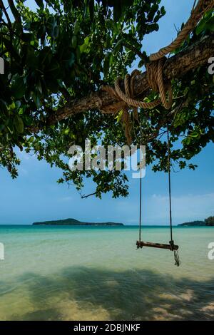 Rustikale Seilschwenkung in Long Beach auf der Insel Ko Ta Kiew Paradies in der Nähe von Sihanoukville Kambodscha Stockfoto