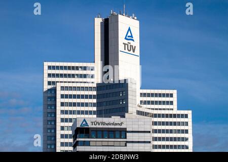 TUEV Rheinland Hochhaus im strengen Deutz, Köln, Deutschland. TUEV Rheinland Hochaus im Stadtteil Deutz, Köln, Deutschland. Stockfoto