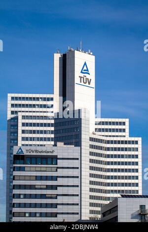 TUEV Rheinland Hochhaus im strengen Deutz, Köln, Deutschland. TUEV Rheinland Hochaus im Stadtteil Deutz, Köln, Deutschland. Stockfoto