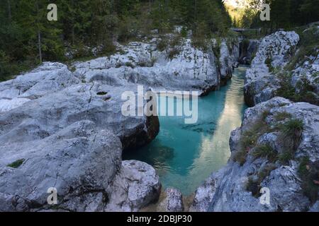 Velika Korita oder große Schlucht des Flusses Soca, Bovec, Slowenien im Herbst. Schlucht, national. Stockfoto