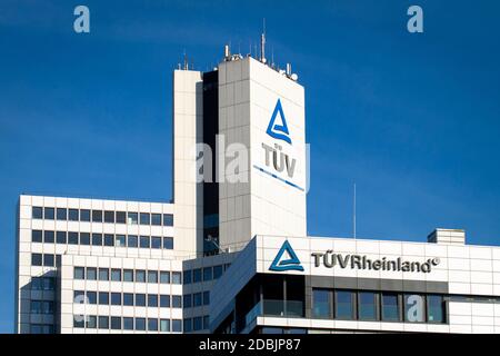 TUEV Rheinland Hochhaus im strengen Deutz, Köln, Deutschland. TUEV Rheinland Hochaus im Stadtteil Deutz, Köln, Deutschland. Stockfoto