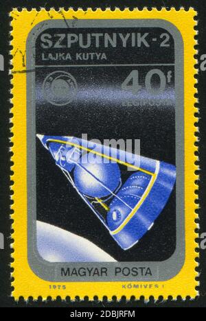 UNGARN - UM 1975: Briefmarke gedruckt von Ungarn, zeigt Satellit, um 1975 Stockfoto