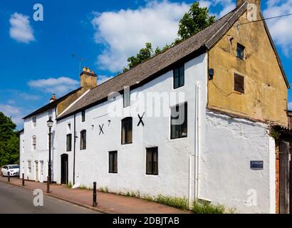 Alte weiß getünchte Gebäude in Darley Abbey ein historisches Dorf in der Nähe Derby in den East Midlands England Stockfoto