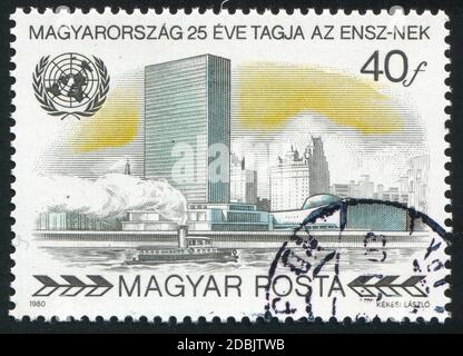 UNGARN - UM 1980: Briefmarke gedruckt von Ungarn, zeigt UN-Hauptquartier in New York, um 1980 Stockfoto