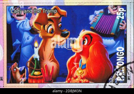TONGO - UM 2011: Briefmarke gedruckt von Tongo, zeigt Walt Disney Zeichentrickfigur, Lady and the Tramp, um 2011 Stockfoto