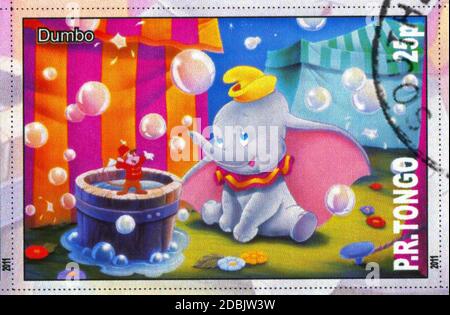 TONGO - UM 2011: Briefmarke gedruckt von Tongo, zeigt Walt Disney Zeichentrickfigur, Dumbo, um 2011 Stockfoto