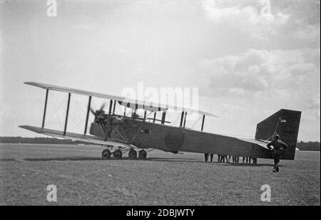 Eine Vintage-Schwarz-Weiß-Fotografie eines britischen Bombers der Royal Air Force, RAF, Handley Page HP24 Hyderabad, J6322, von 503 Squadron bei RAF Waddington im Jahr 1929. Stockfoto