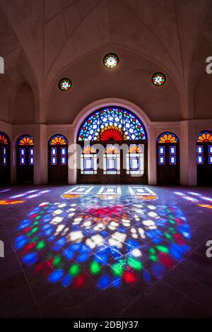 Die Tabātabāei House ist ein historisches Haus Museum in Kashan, Iran. Es wurde um 1880 erbaut, während der Herrschaft der Qajar Dynastie. Stockfoto