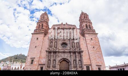 Die Kathedrale Unserer Lieben Frau von Der Himmelfahrt Zacatecas, die den Stil des Barock im mexikanischen Bundesstaat Zacatecas zeigt Stockfoto