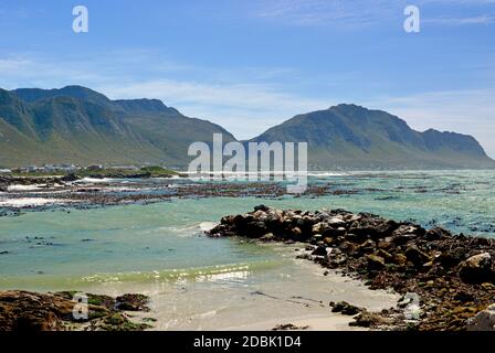 Küstenlandschaft Boulders Beach, gehört zu Simons Stadt auf der Kap-Halbinsel. Stockfoto