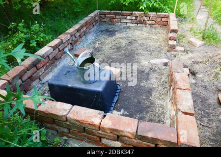 Hochbeet aus Ziegeln gemacht Stockfoto