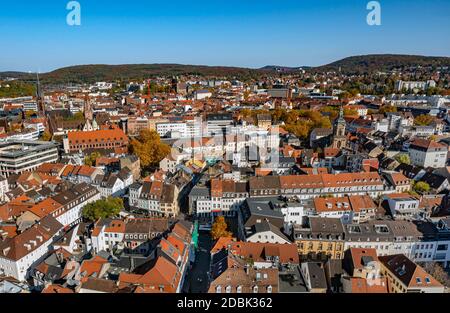 SAARBRÜCKEN, 31. OKTOBER 2020: Luftaufnahme von Saarbrücken, der Hauptstadt des Saarlandes in Deutschland Saarbrücken Stockfoto