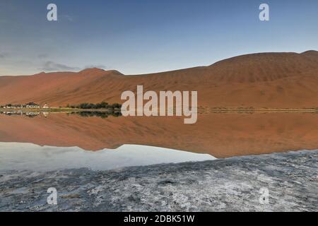 Sumu Jaran Seebeet-Badain Jaran Desert Temple- Sand Megadunes. Innere Mongolei-China-1125 Stockfoto