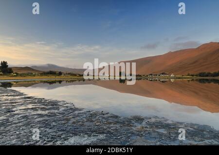 Sumu Jaran Seebeet-Badain Jaran Desert Temple- Sand Megadunes. Innere Mongolei-China-1126 Stockfoto