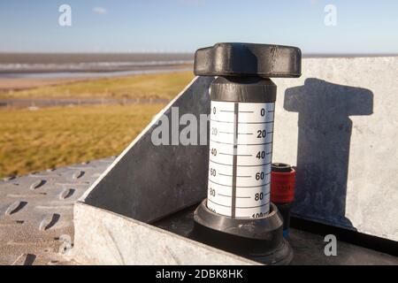 Methan, gewonnen aus einer alten Deponie auf Walney Island, um einen Biogasgenerator zu versorgen, der grünen Strom produziert, Cumbria, Großbritannien Stockfoto