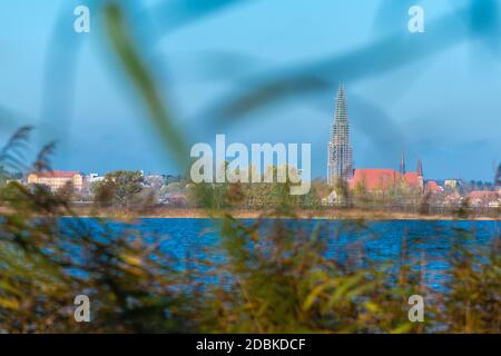 Haddebyer-See Noor mit der historischen Stadt Schleswig, Schleswig-Holstein, Norddeutschland, Mitteleuropa Stockfoto