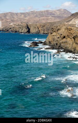 Felsküste in der Nähe von La Pared Dorf im Südwesten von Fuerteventura . Kanarische Inseln, Spanien Stockfoto