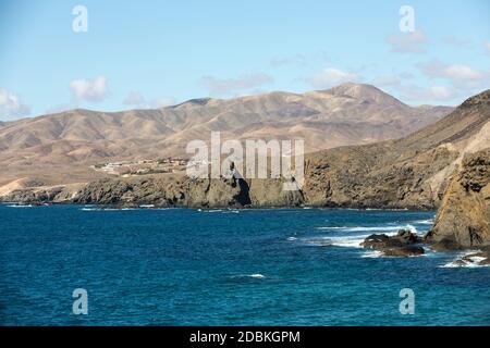 Felsküste in der Nähe von La Pared Dorf im Südwesten von Fuerteventura . Kanarische Inseln, Spanien Stockfoto