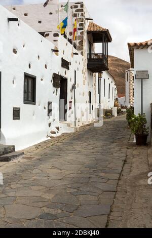 Ein Blick auf Juan Bethencourt Straße in Betancuria auf Fuerteventura, Kanarische Inseln, Spanien Stockfoto