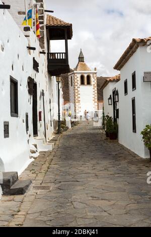 Ein Blick auf Juan Bethencourt Straße in Betancuria auf Fuerteventura, Kanarische Inseln, Spanien Stockfoto