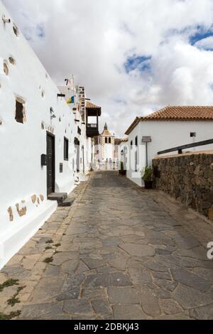 Ein Blick auf Juan Bethencourt Straße in Betancuria auf Fuerteventura, Kanarische Inseln, Spanien Stockfoto