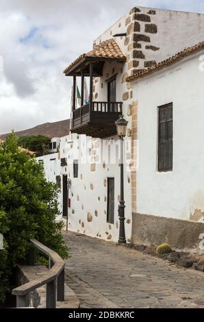 Ein Blick auf Juan Bethencourt Straße in Betancuria auf Fuerteventura, Kanarische Inseln, Spanien Stockfoto