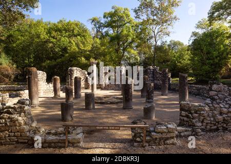 Butrint/ Albanien 12. Oktober 2019. Das Baptisterium stammt aus dem 6. Jahrhundert in Butrint, Albanien. UNESCO-Welterbe Stockfoto