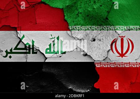 Flaggen des Irak und Iran auf rissige Wand gemalt Stockfoto